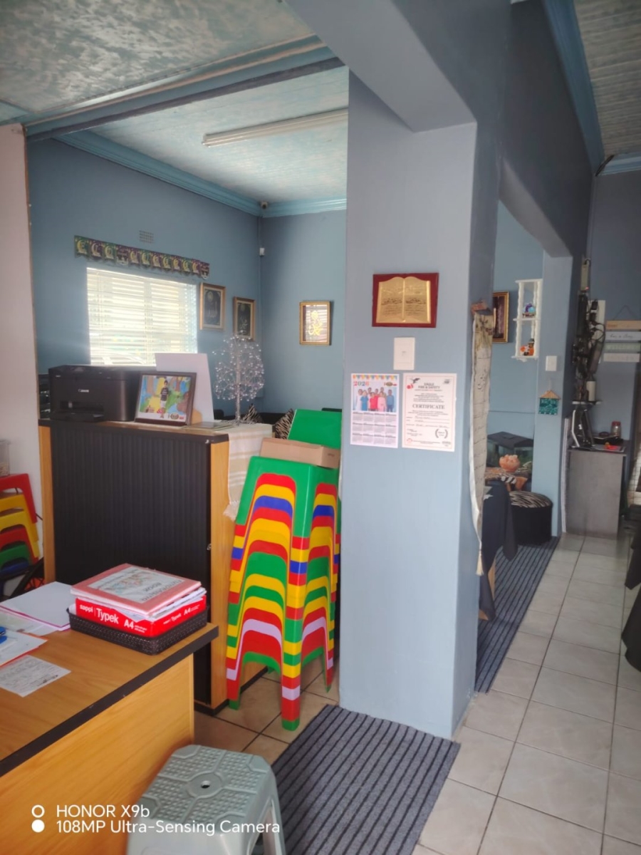 5 Bedroom Property for Sale in Wynberg Upper Western Cape